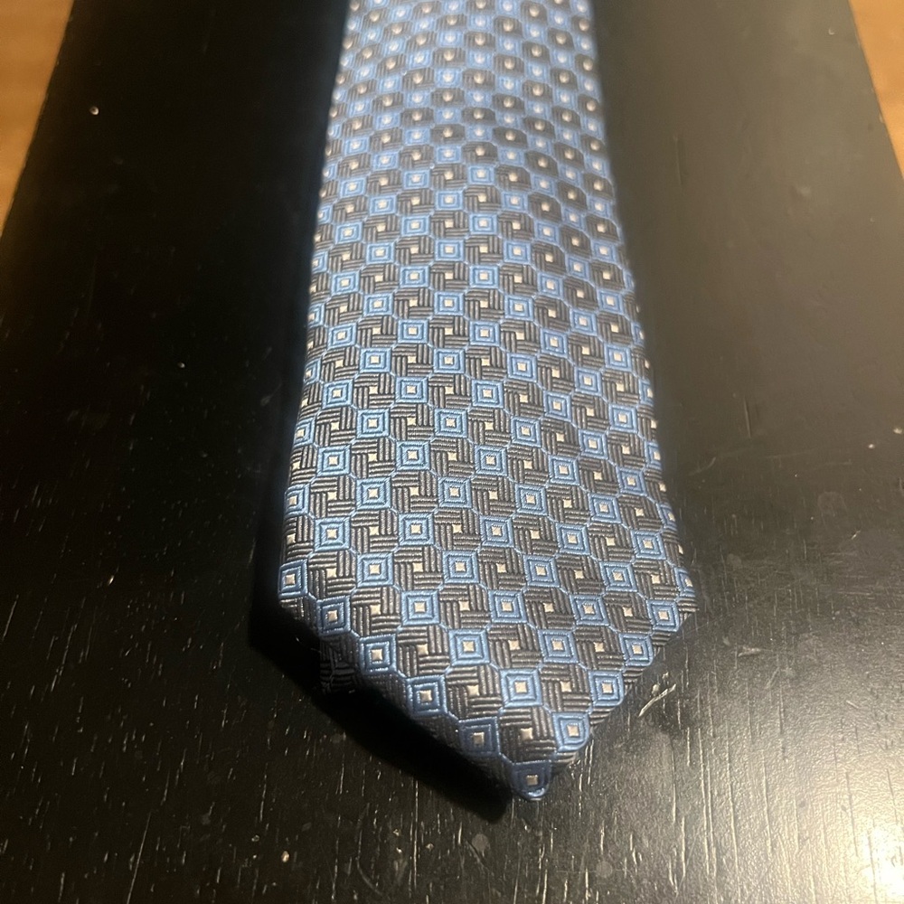 **NEW** English Laundry Elegant Blue Geometric Pattern Tie